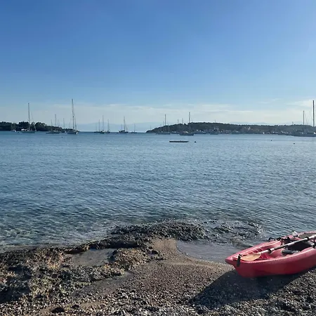 Διαμέρισμα Octopusgarden Porto Cheli Ροζαίικα