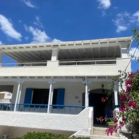 Апартаменты Octopusgarden Porto Cheli Rozaiika